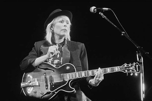 Singer songwriter joni - singer,