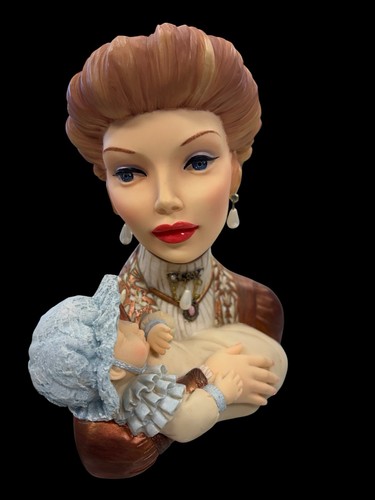 Cameo girls deluxe head - head, vase