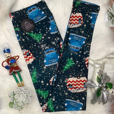 Snowing Christmas Tree Camper