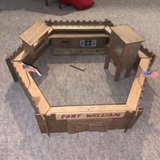 Raytel Vintage Wooden Fort William Cowboys Indians Western