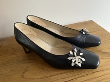 LADIES VINTAGE ELMDALE  NAVY BLUE COURT SHOES CREAM FLOWER DETAIL SZ 7