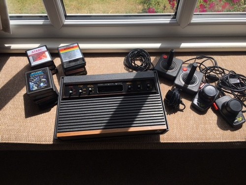 Vintage atari 2600 console - atari,