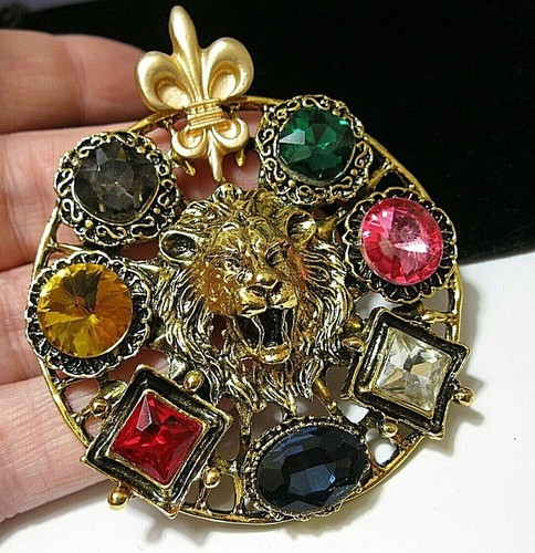 Vintage style jewellery gold - style,