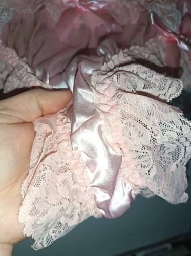 Pink satin lace frilly - 🎀,