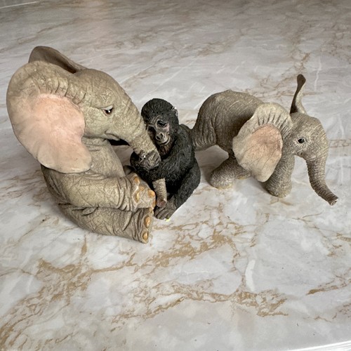 Tusker elephant gorilla - tusker,