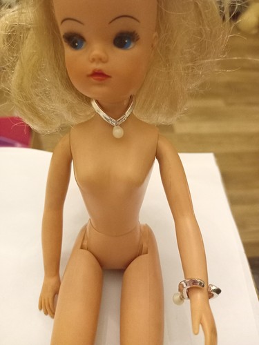 Vintage sindy size necklace - size,
