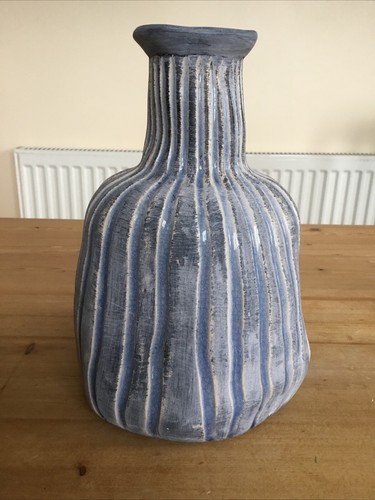 Large blue cream - &,