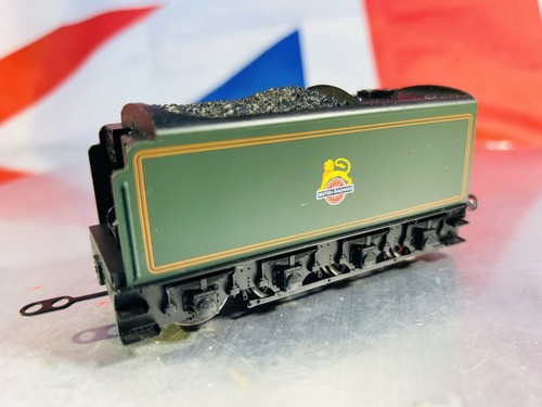 Hornby tornado locomotive - oo,