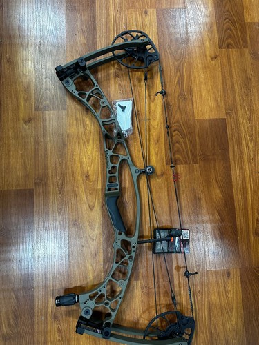 Hoyt bow rh black - ax-2,,