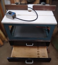 Router table stand and Makita removable router