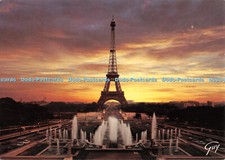 D066589 Paris et Ses Merveilles. Les Jets d eau des Jardins du Trocadero et la T