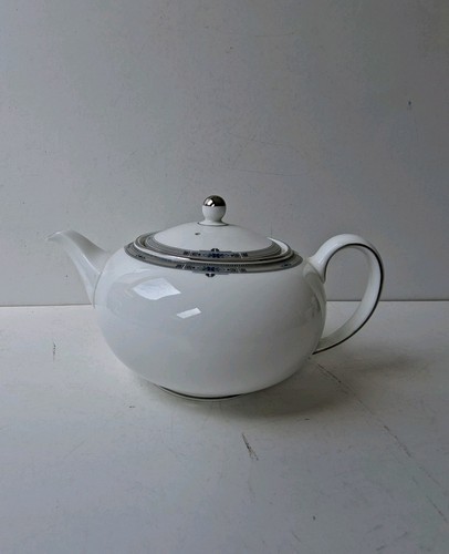 Wedgwood amherst teapot - amherst, bone