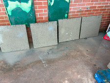 11 concrete patio tiles, 600x600x50mm, used but in good conditions.