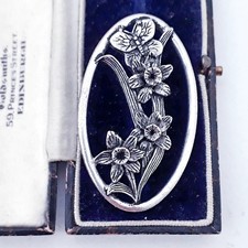 VINTAGE SIGNED DAFFODIL NARCISSUS SPRING FLOWER & BUTTERFLY CRAFTED PIN BROOCH