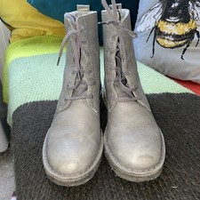 CLARKS ORIGINALS grey leather boots with crepe sole