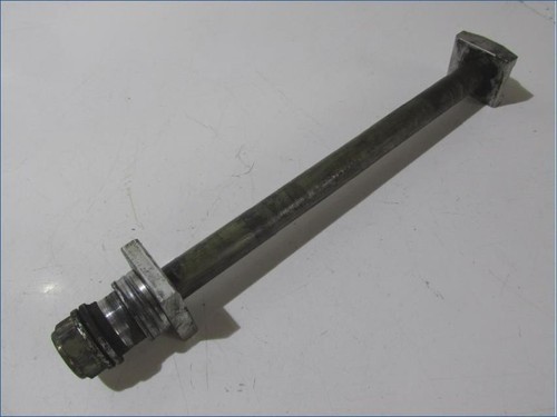 Rear wheel axle - triumph, sprint