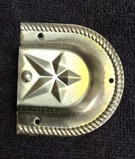 EMBOSSED METAL STEAMER TRUNK