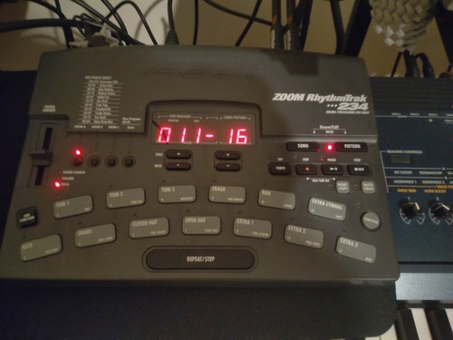Zoom 234 drum bass machine - bass,