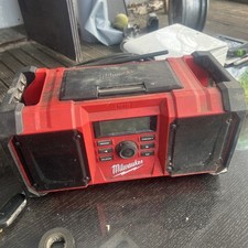 Milwaukee M18 Jobsite FM & AUX