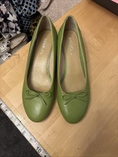 Markon Green Leather Wedge Heel Shoes Size 7 Brand New