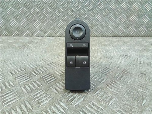 13228706 left front window - left,
