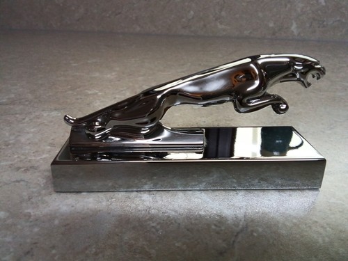 Leaping jaguar metal plinth - jaguar, on