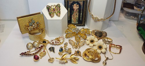 Vintage gold tone - gold, costume