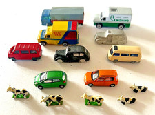 COLLECTION OF N GAUGE CARS VANS AND LORRYS AND SOME METAL N GAUGE COWS AS WELL