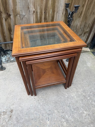 Nesting table set pieces - set,