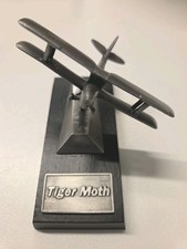 Tiger Moth Sculpture Plane Desk Model de Havilland DH.82 Tiger Moth aircraft. 
