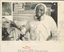 1984 Press Photo Worker wears