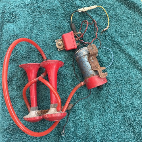 Air horns vintage 1970s - air,