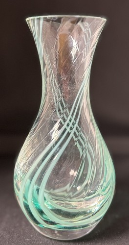 Small glass vase ribbed swirl - small,