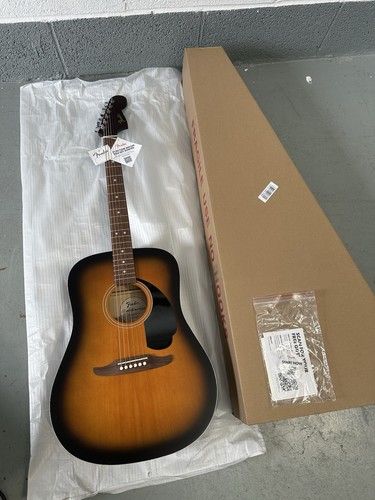 Fender redondo acoustic guitar