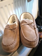 Size hardly worn - size, 7,