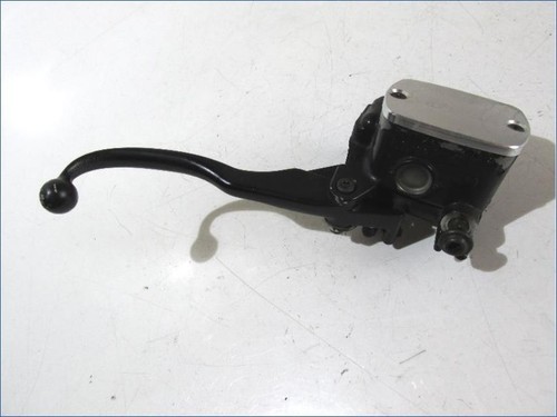 Front brake master cylinder