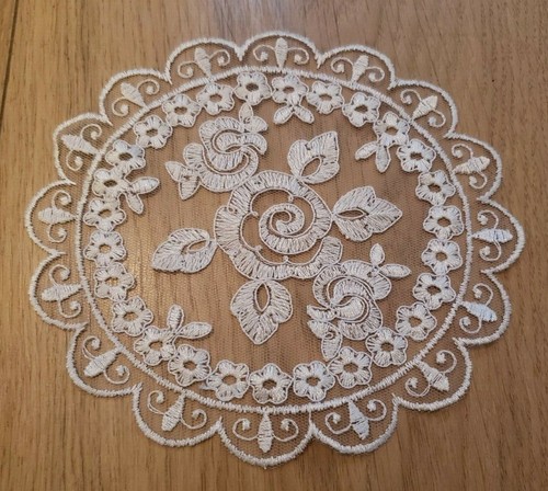 Round roses lace delicate - round,