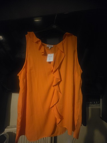 Simply vest features a - simply,