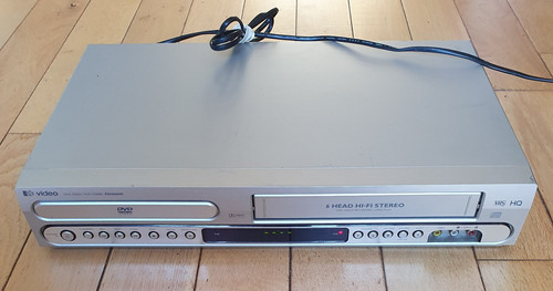 Pye pdv560vr dvd player - player, vhs