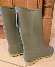 BNWT Ladybird children's green wellington boots UK 4 / EU 37