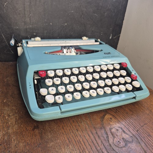 1970s light blue teal - light,