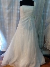 Wedding Dress size 12 ivory organza Pronovias, check measurements Y