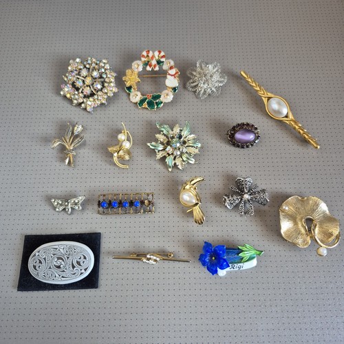 Broken brooches - broken,