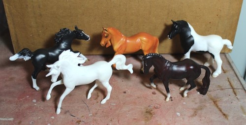 Lot five breyer stablemates - of,