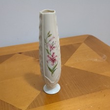 Beleek 8th mark bud vase lily