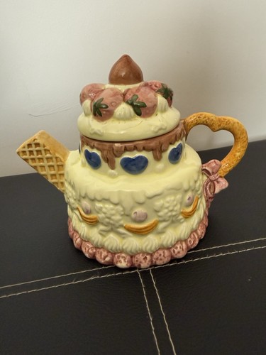 Cake ice cream shaped - cake/ice, teapot