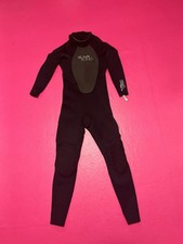 Woman’s Wetsuit Size 6