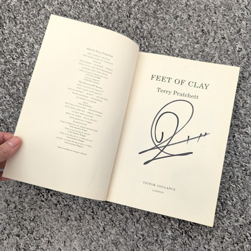 Terry pratchett feet clay - pratchett,