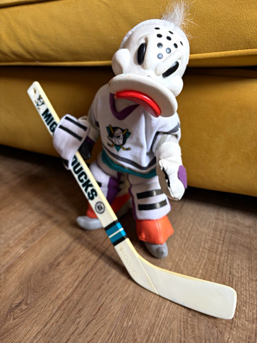 Mighty ducks wild wing - wing, mascot
