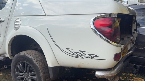 Mitsubishi l200 mk4 barbarian - mitsubishi,